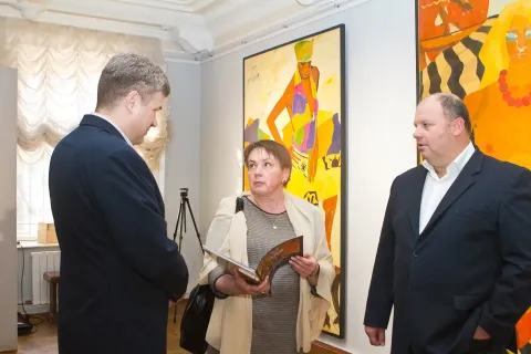 Фонд Гегамяна: «Вона відчуває себе богинею» #271681341
